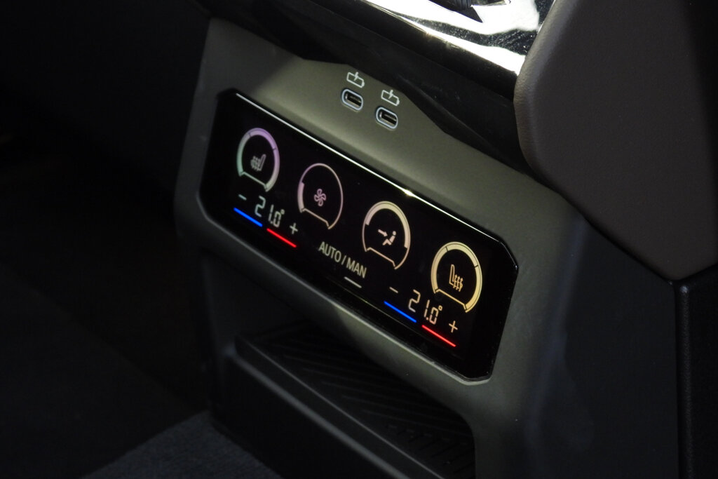 BMW i5 27