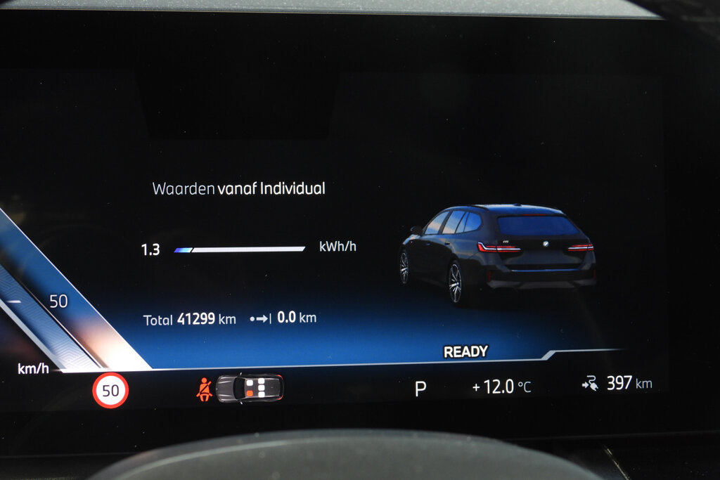 BMW i5 33