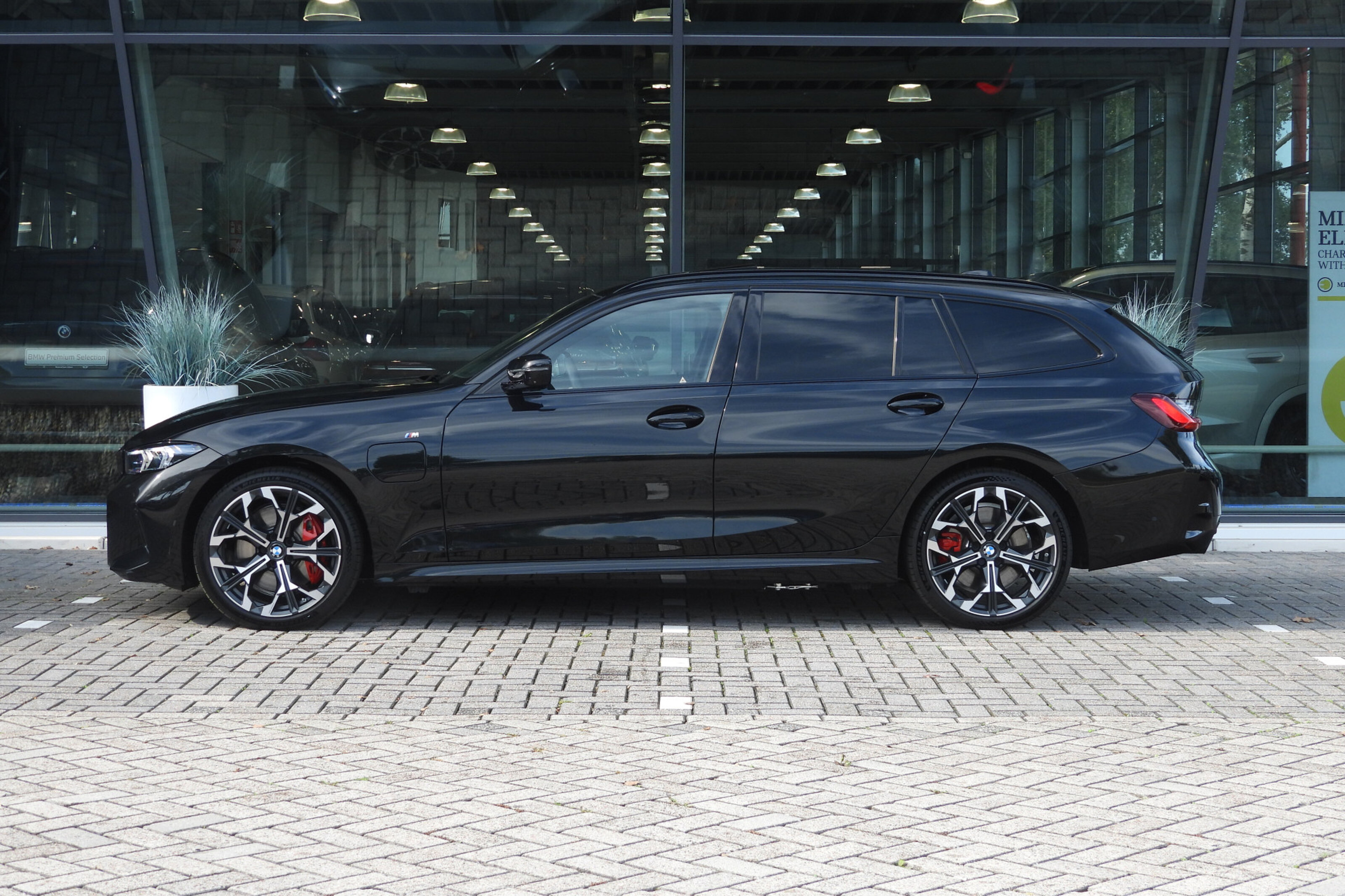 BMW 3 Serie Touring 330e M Sport Automaat
