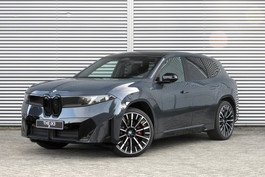 BMW iX3 1