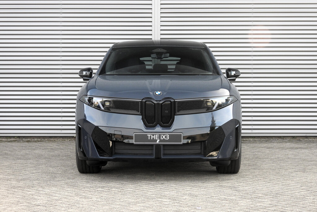 BMW iX3 8