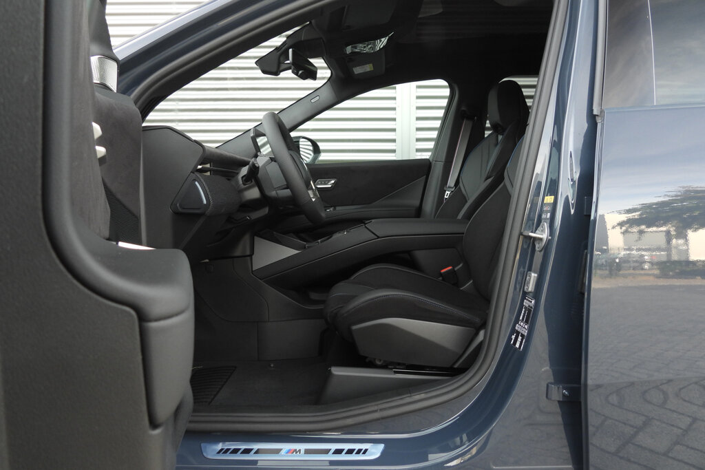 BMW iX3 12