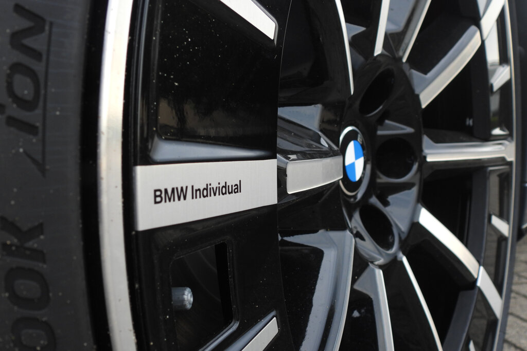 BMW iX3 16