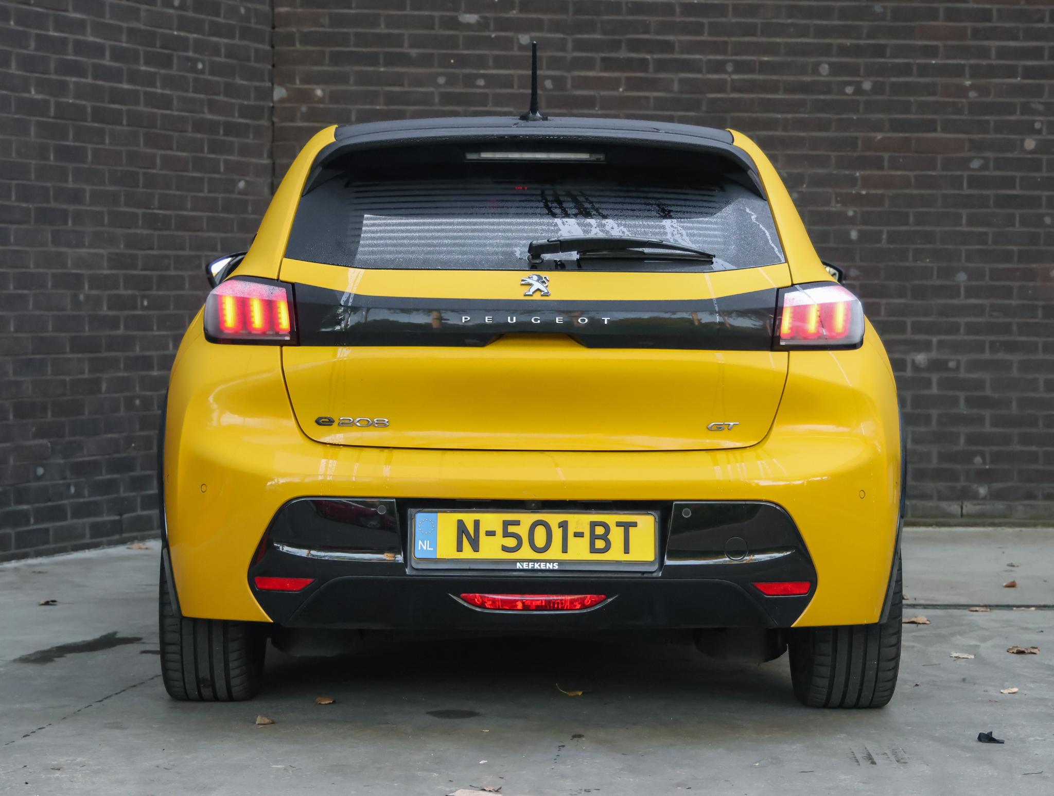 Peugeot e-208