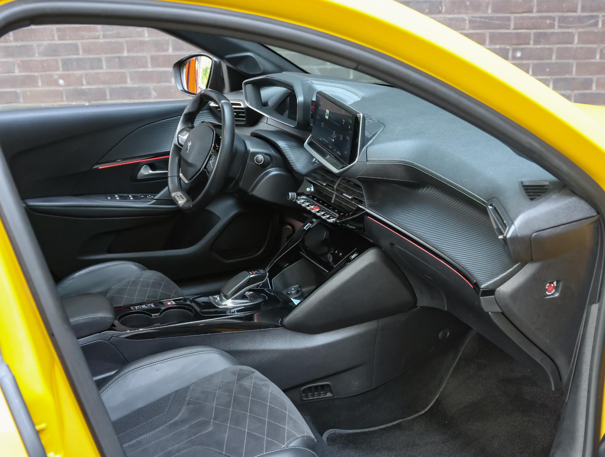 Peugeot e-208