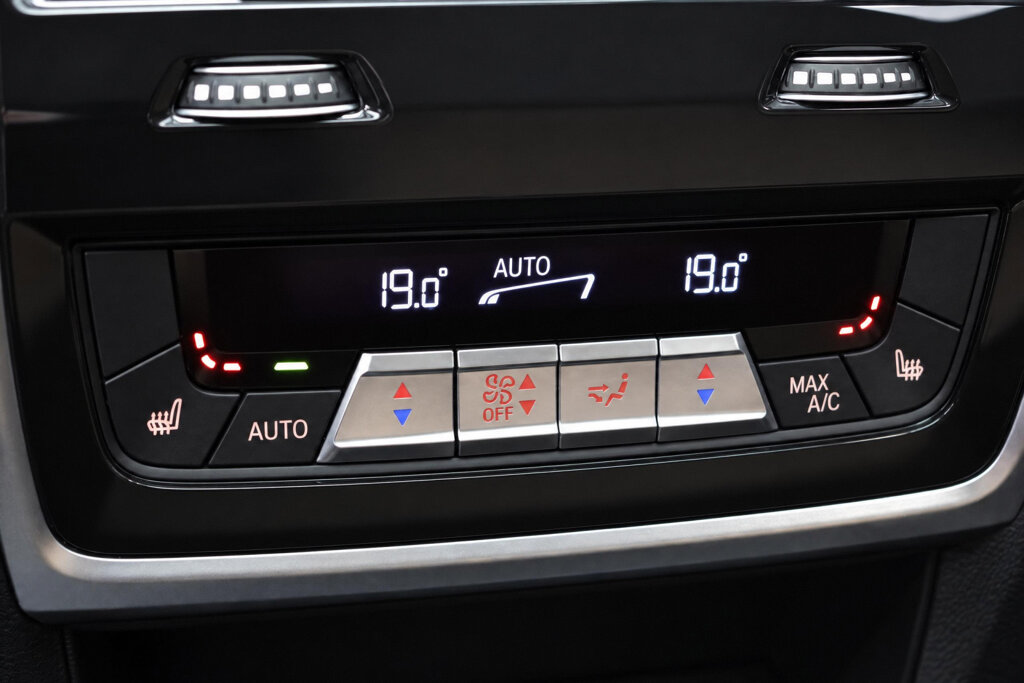 BMW X7 28
