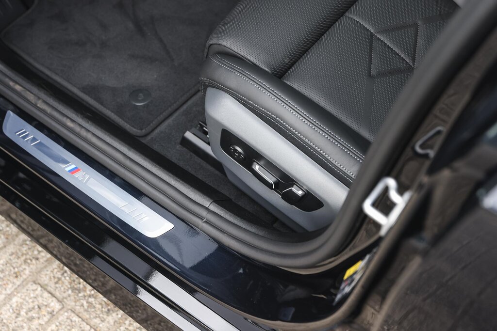 BMW i5 12