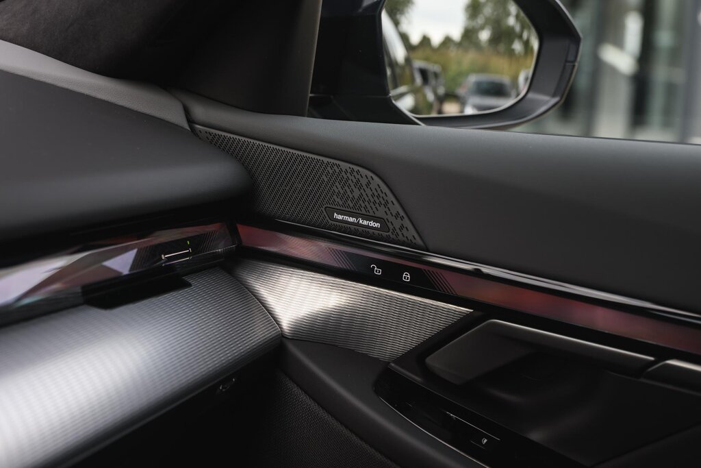 BMW i5 26