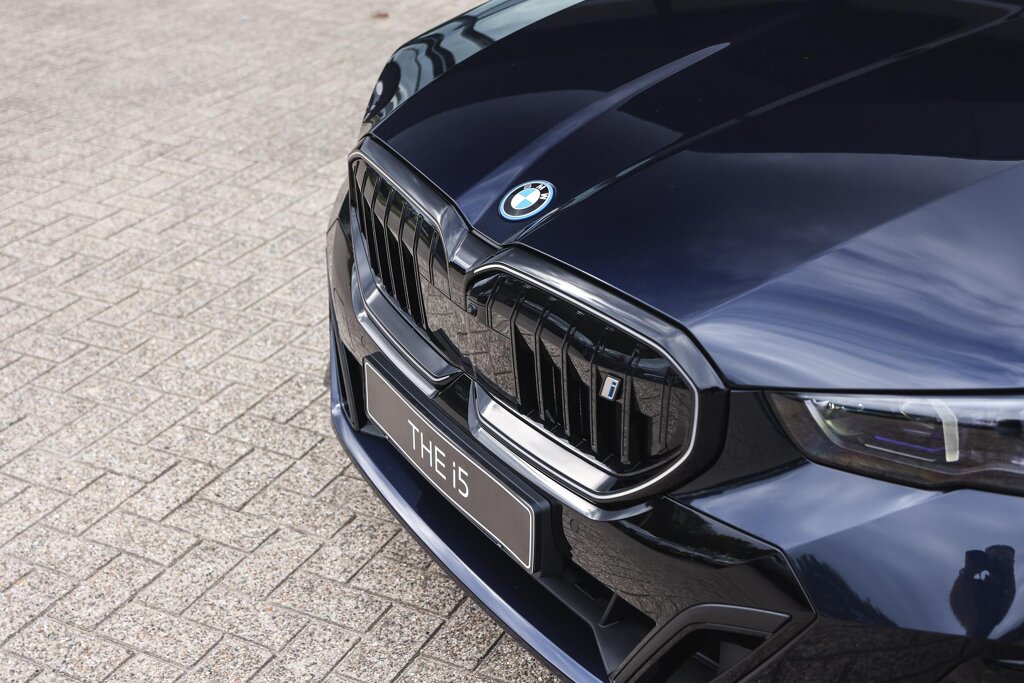BMW i5 27