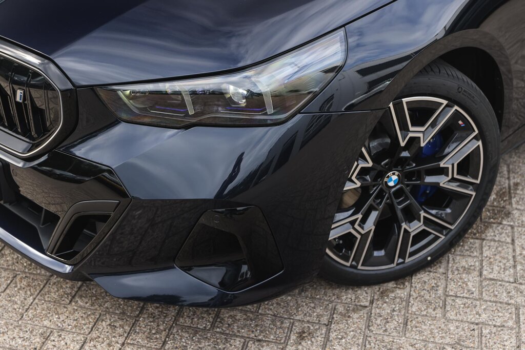 BMW i5 28