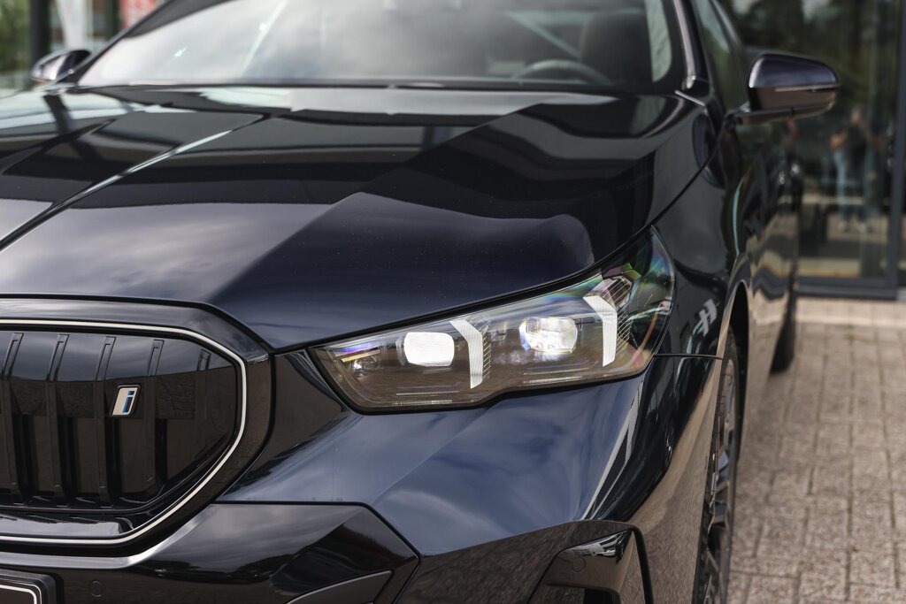 BMW i5 29