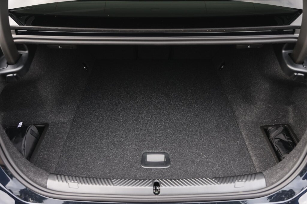 BMW i5 33