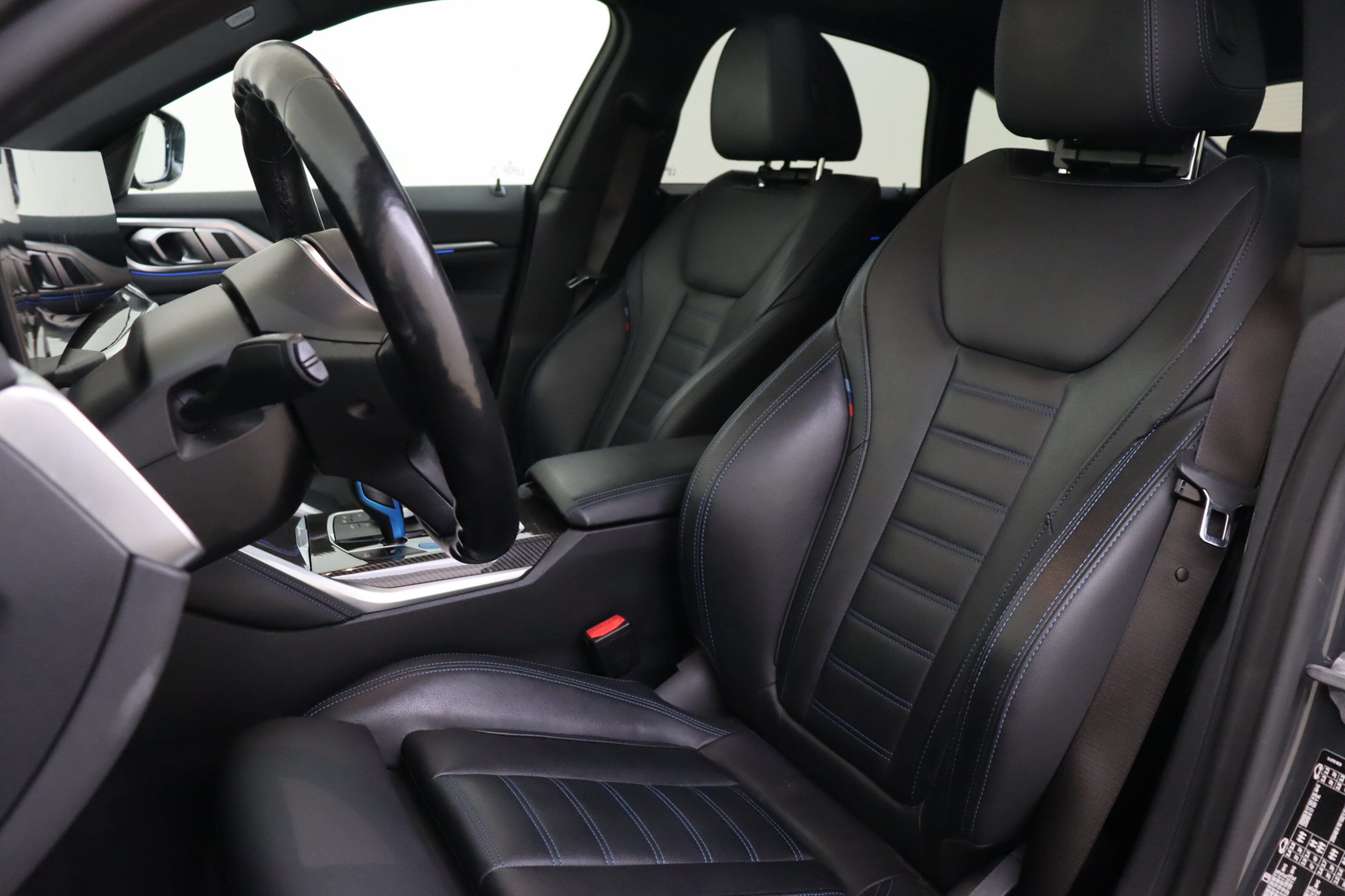 BMW i4 8