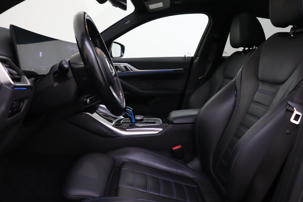 BMW i4 12