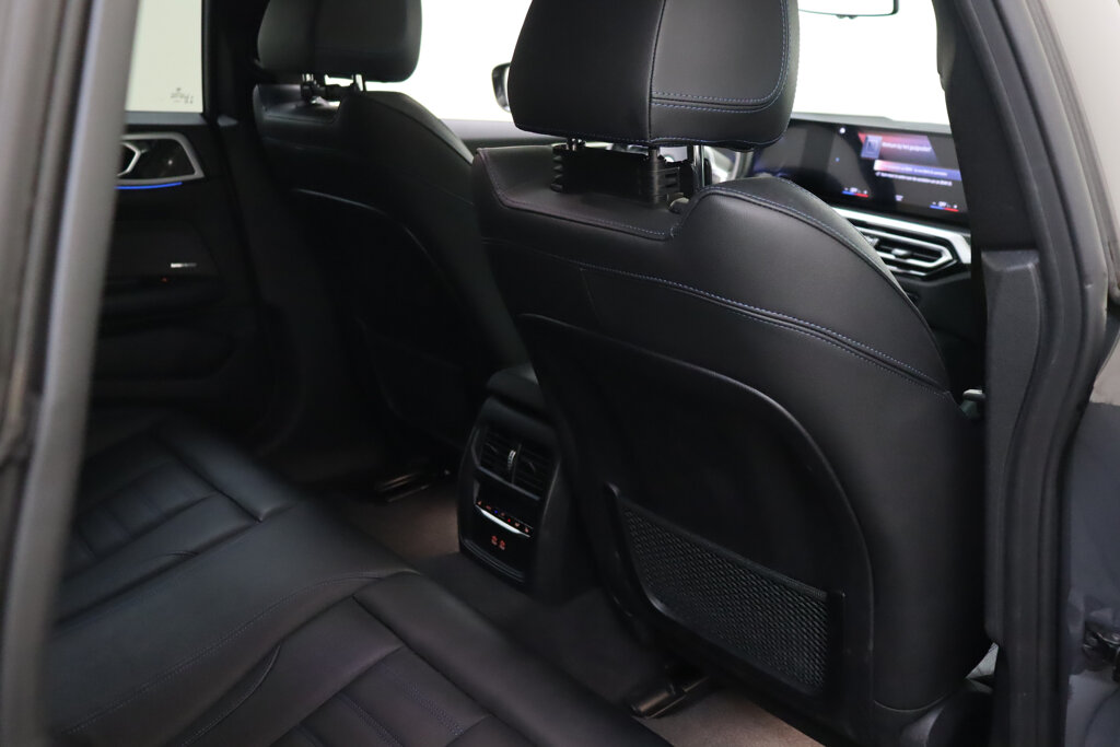 BMW i4 22