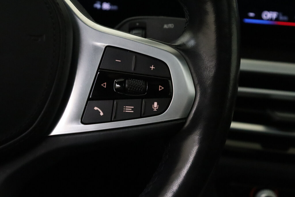 BMW i4 27