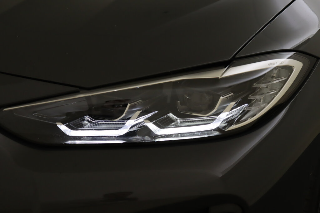BMW i4 63
