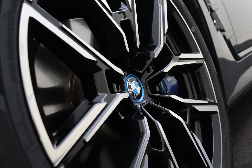 BMW i4 66