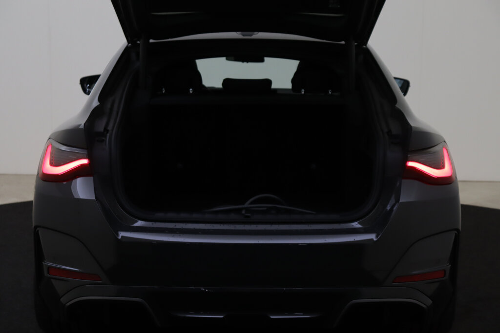 BMW i4 69