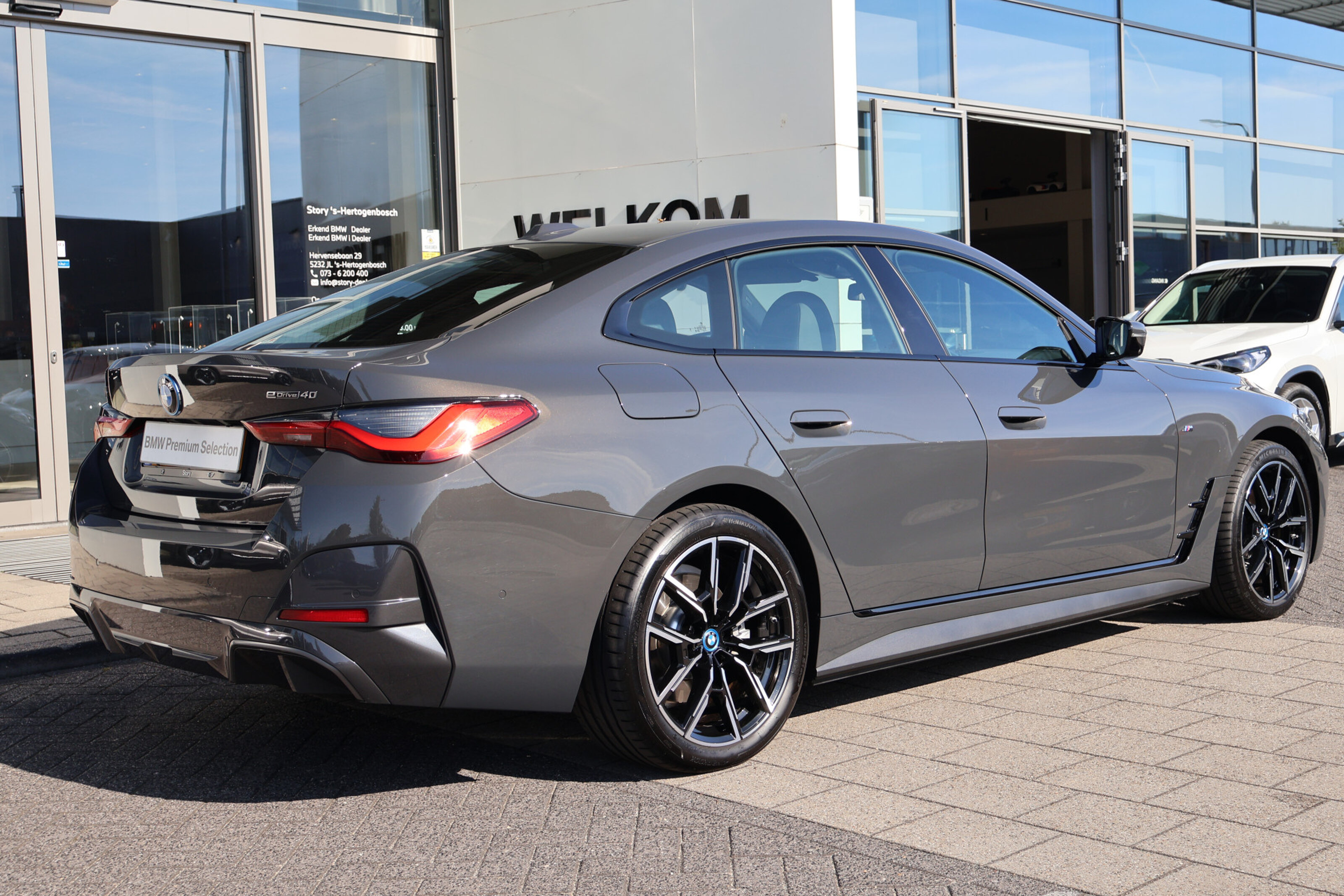 BMW i4 8
