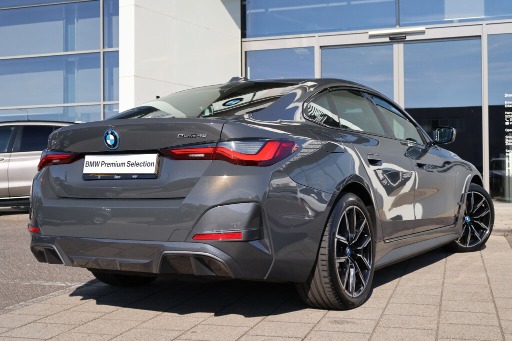 BMW i4 11