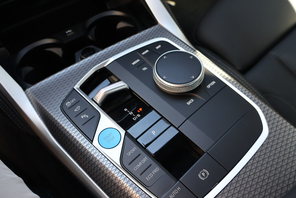 BMW i4 16