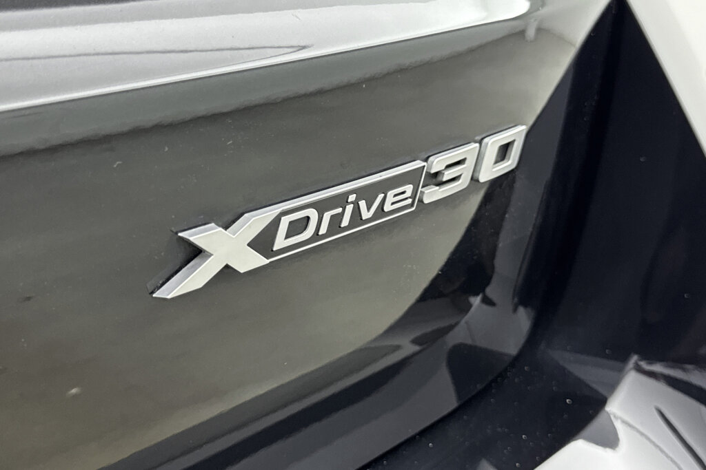 BMW iX1 21
