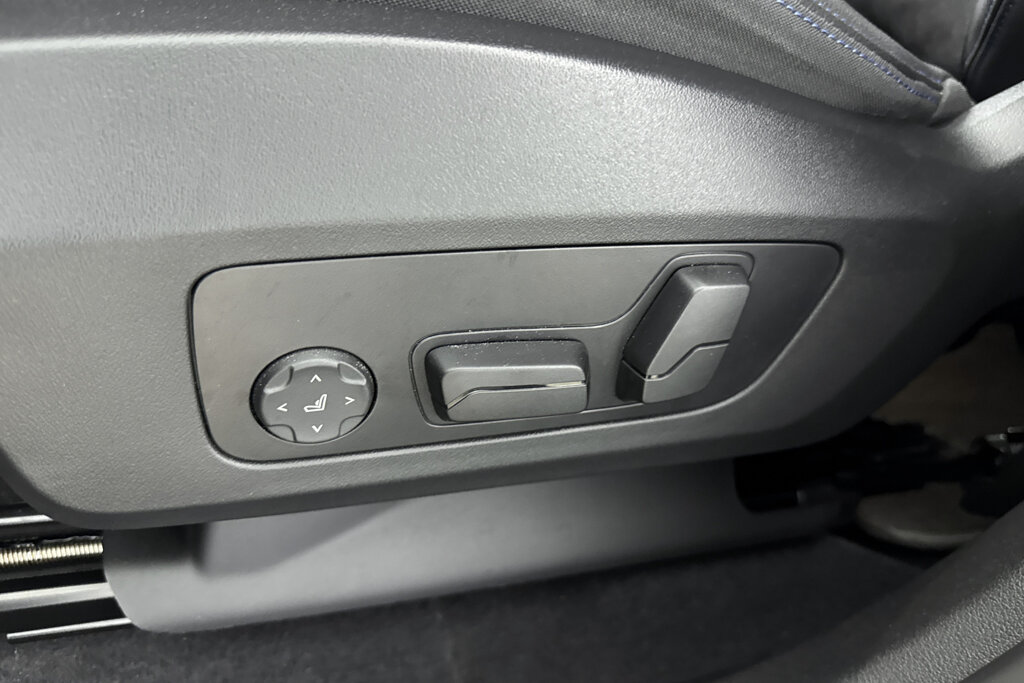BMW iX1 23