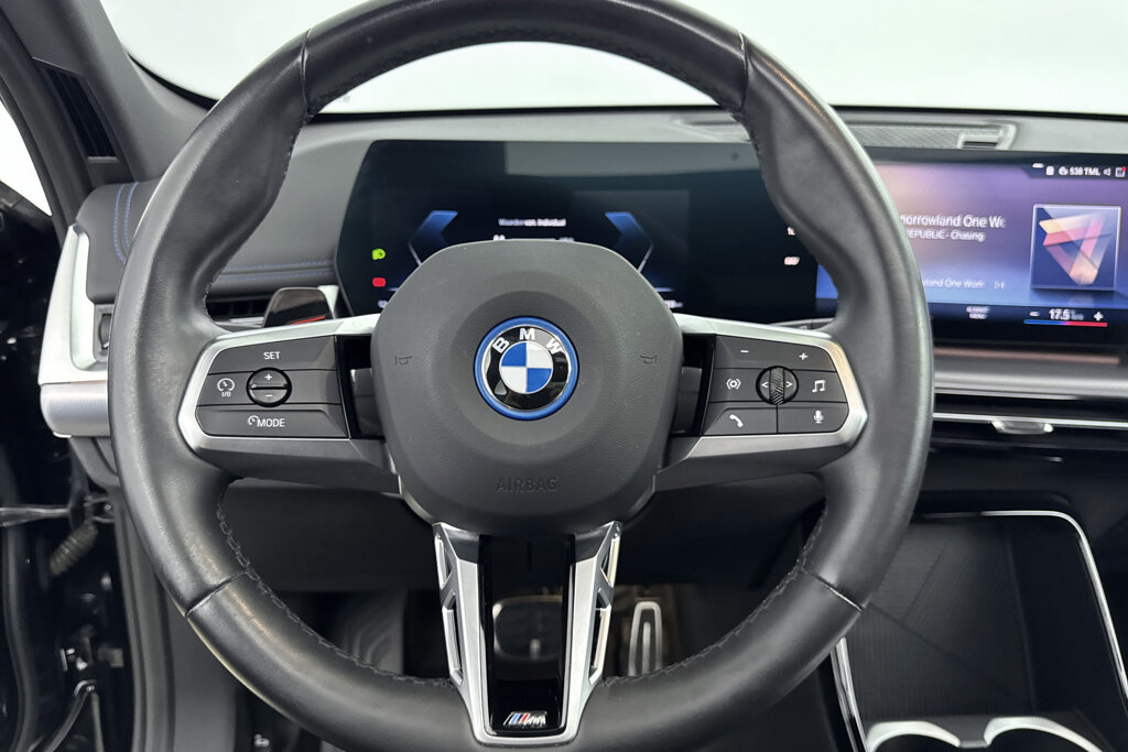 BMW iX1 28
