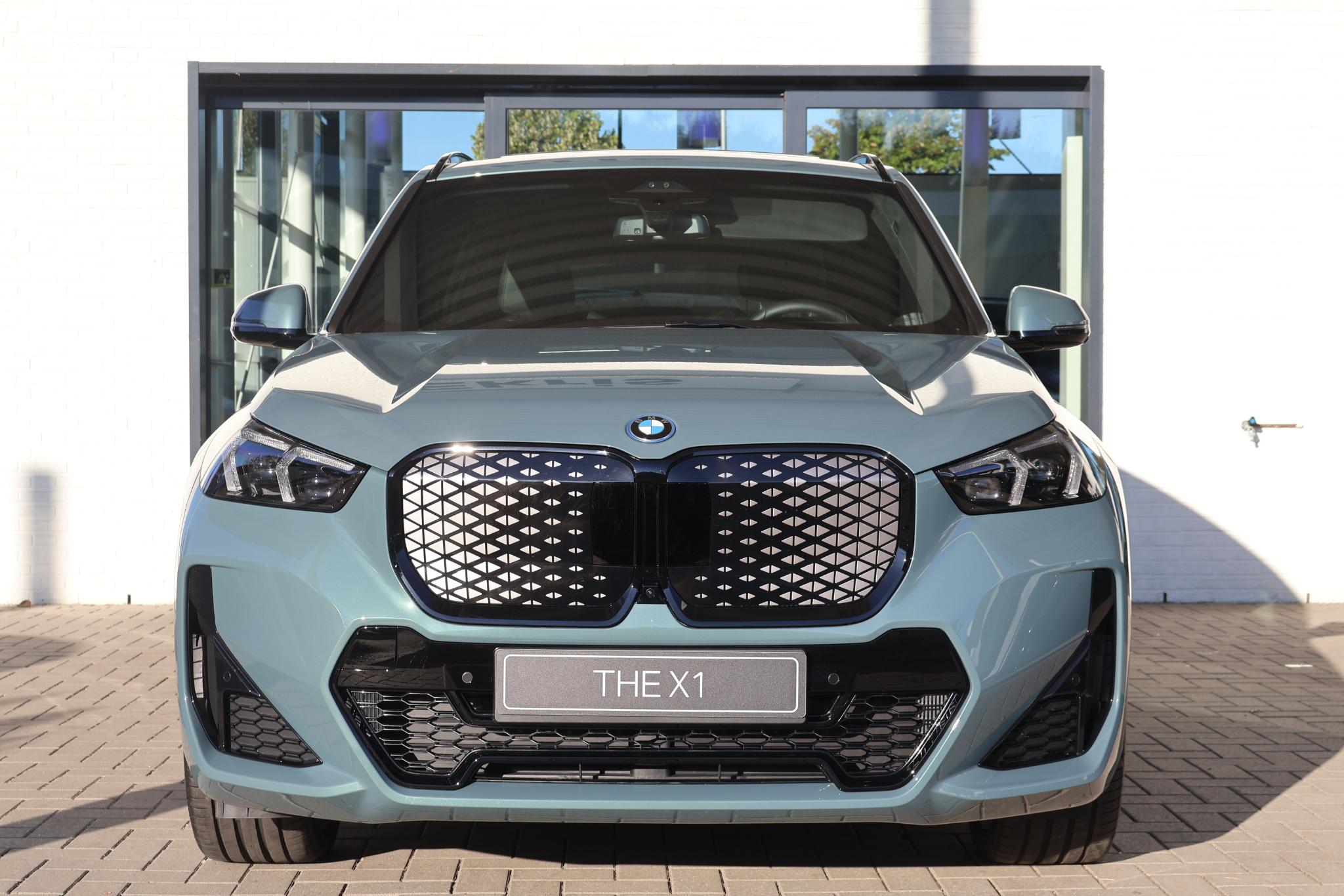 BMW iX1