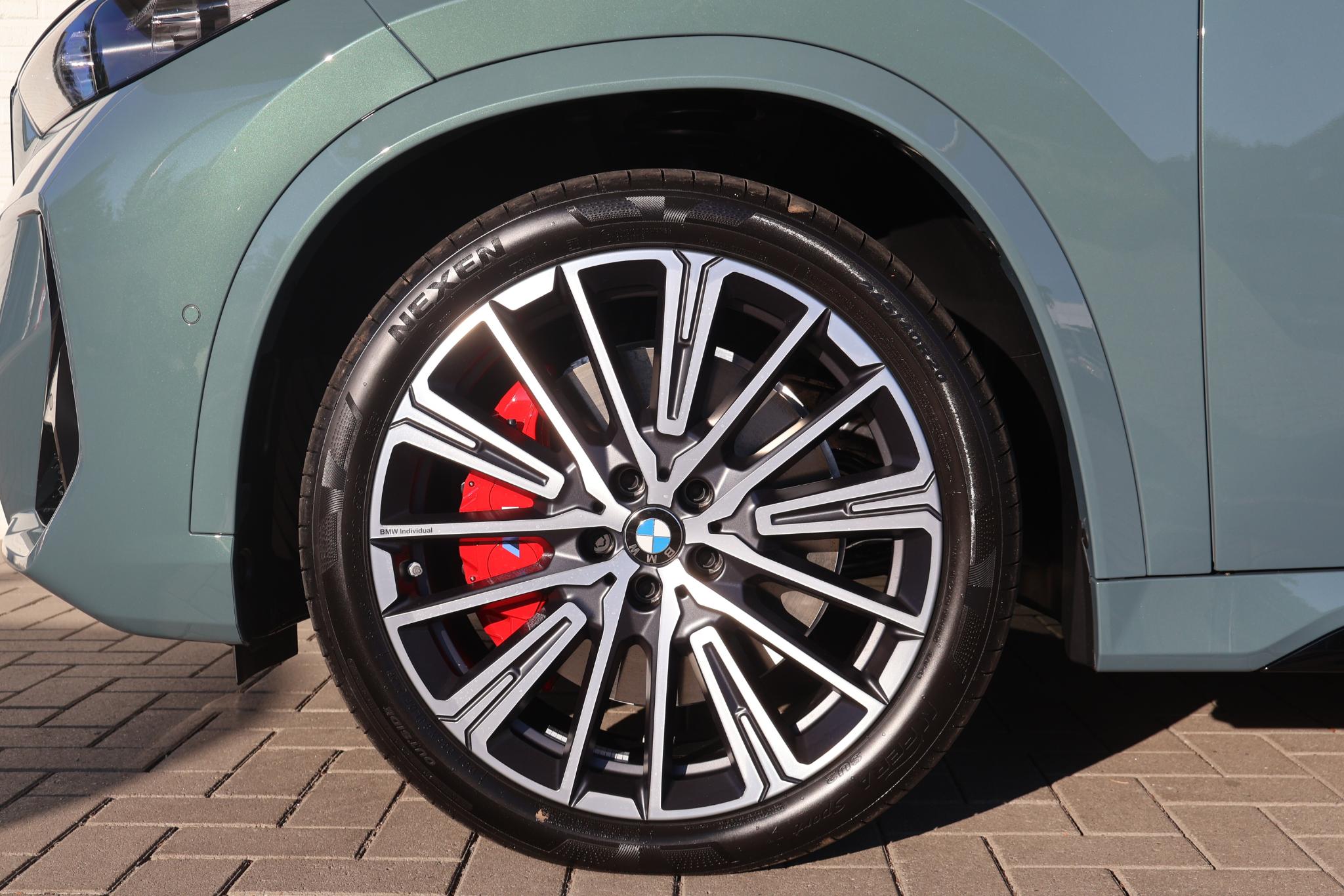 BMW iX1
