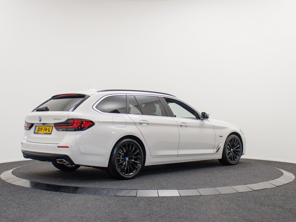 BMW 5 Serie Touring 530e Business Edition+ | Elek. trekhaak | Leder | LED | Camera