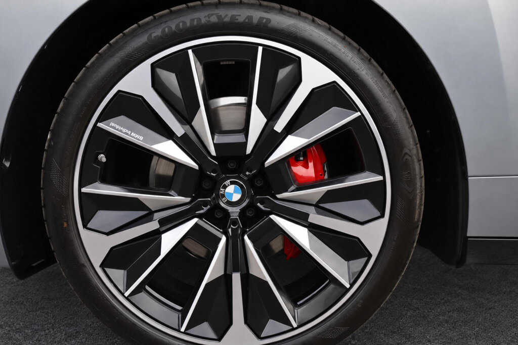 BMW iX 5