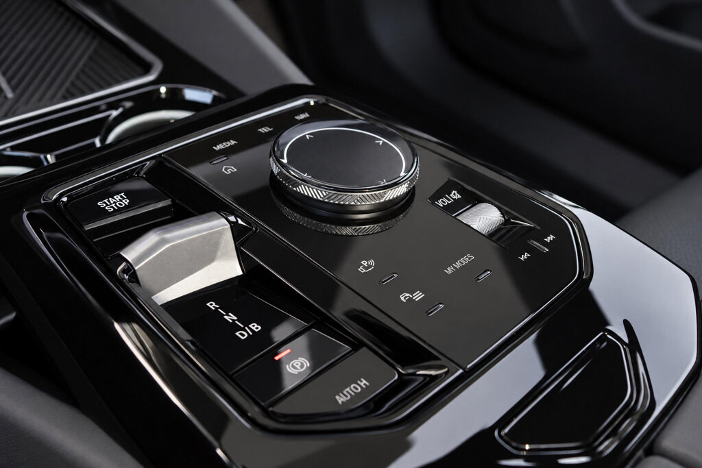 BMW i5 24