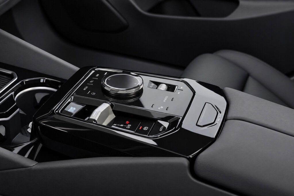 BMW i5 25