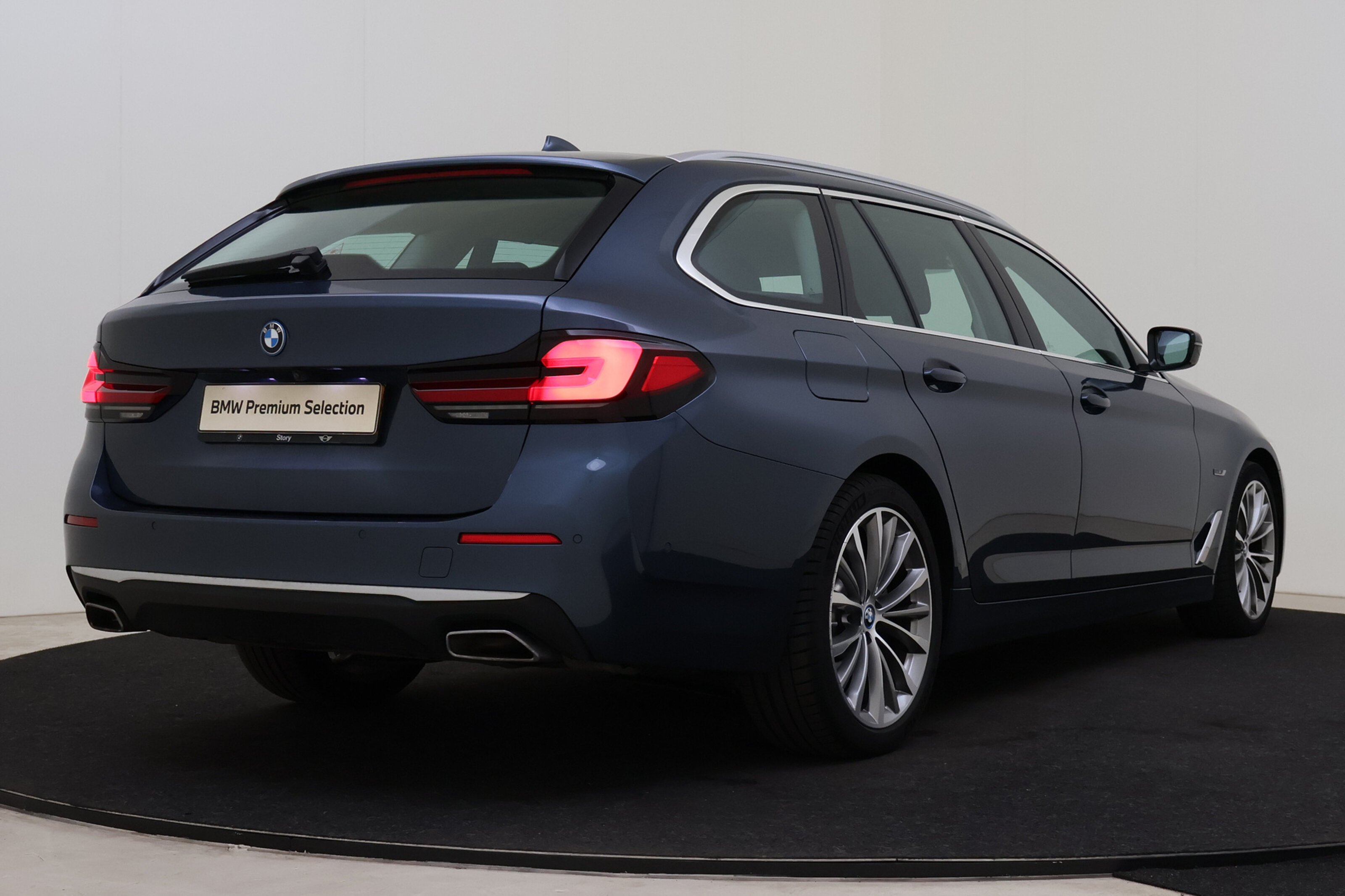 BMW 5 Serie Touring 530e High Executive Luxury Line Automaat