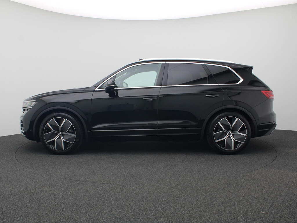 Volkswagen Touareg 3.0 TSi eHybrid 4MOTION Elegance 381PK Aut. Panoramadak, Trekhaak, Head-Up Display, Dynaudio, Luchtvering, 21" LM Velgen, Servosluiting, Nachtzicht camera, Elektr. Achterklep - Obraz 3