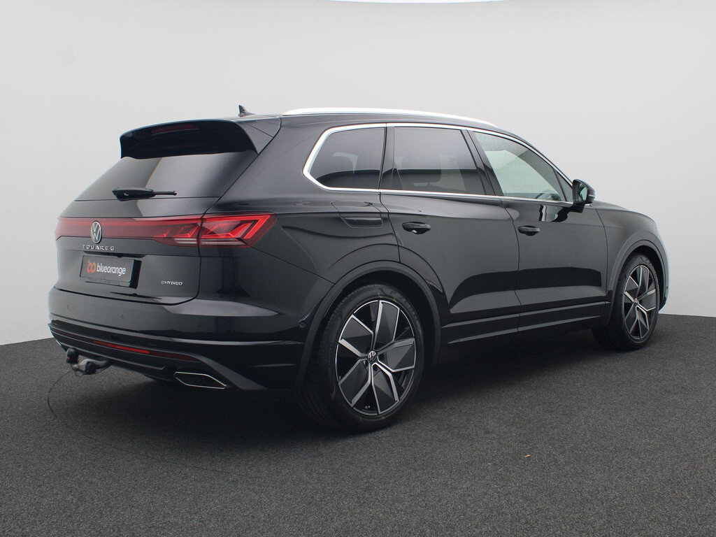 Volkswagen Touareg 3.0 TSi eHybrid 4MOTION Elegance 381PK Aut. Panoramadak, Trekhaak, Head-Up Display, Dynaudio, Luchtvering, 21" LM Velgen, Servosluiting, Nachtzicht camera, Elektr. Achterklep - Obraz 4