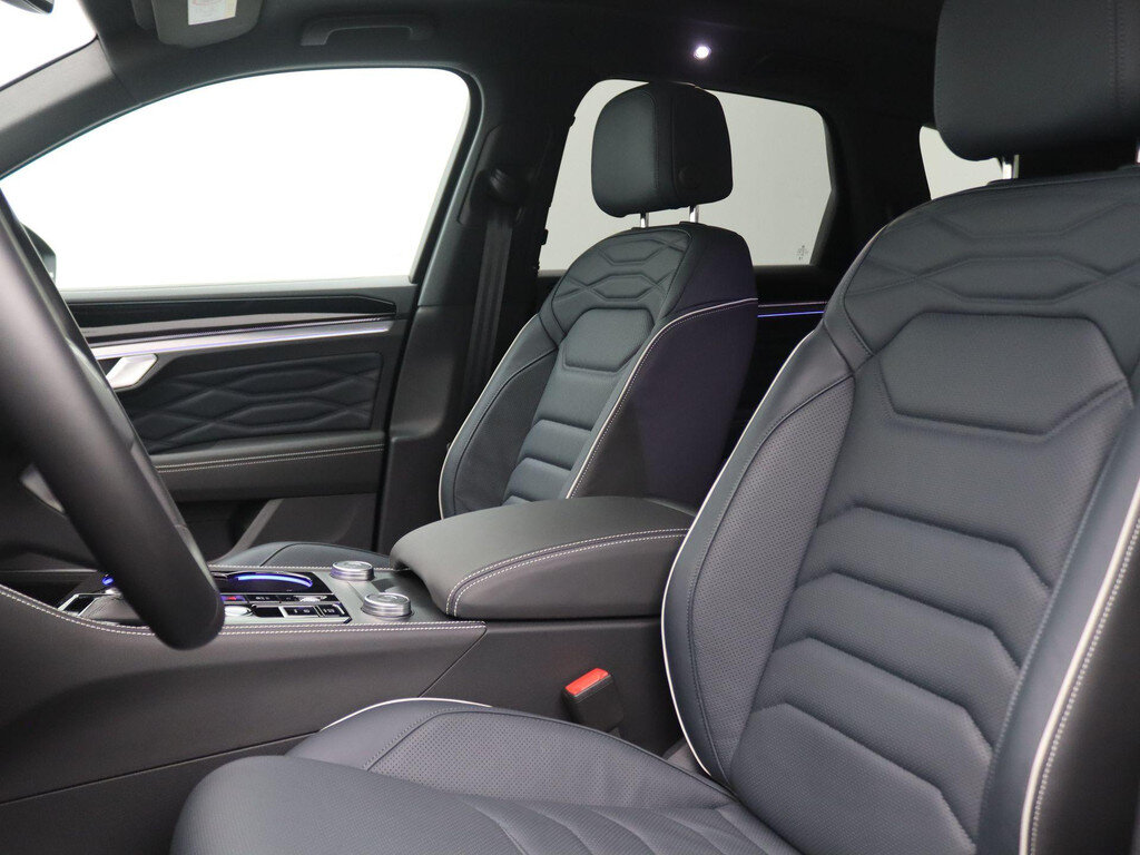 Volkswagen Touareg 3.0 TSi eHybrid 4MOTION Elegance 381PK Aut. Panoramadak, Trekhaak, Head-Up Display, Dynaudio, Luchtvering, 21" LM Velgen, Servosluiting, Nachtzicht camera, Elektr. Achterklep - Obraz 5