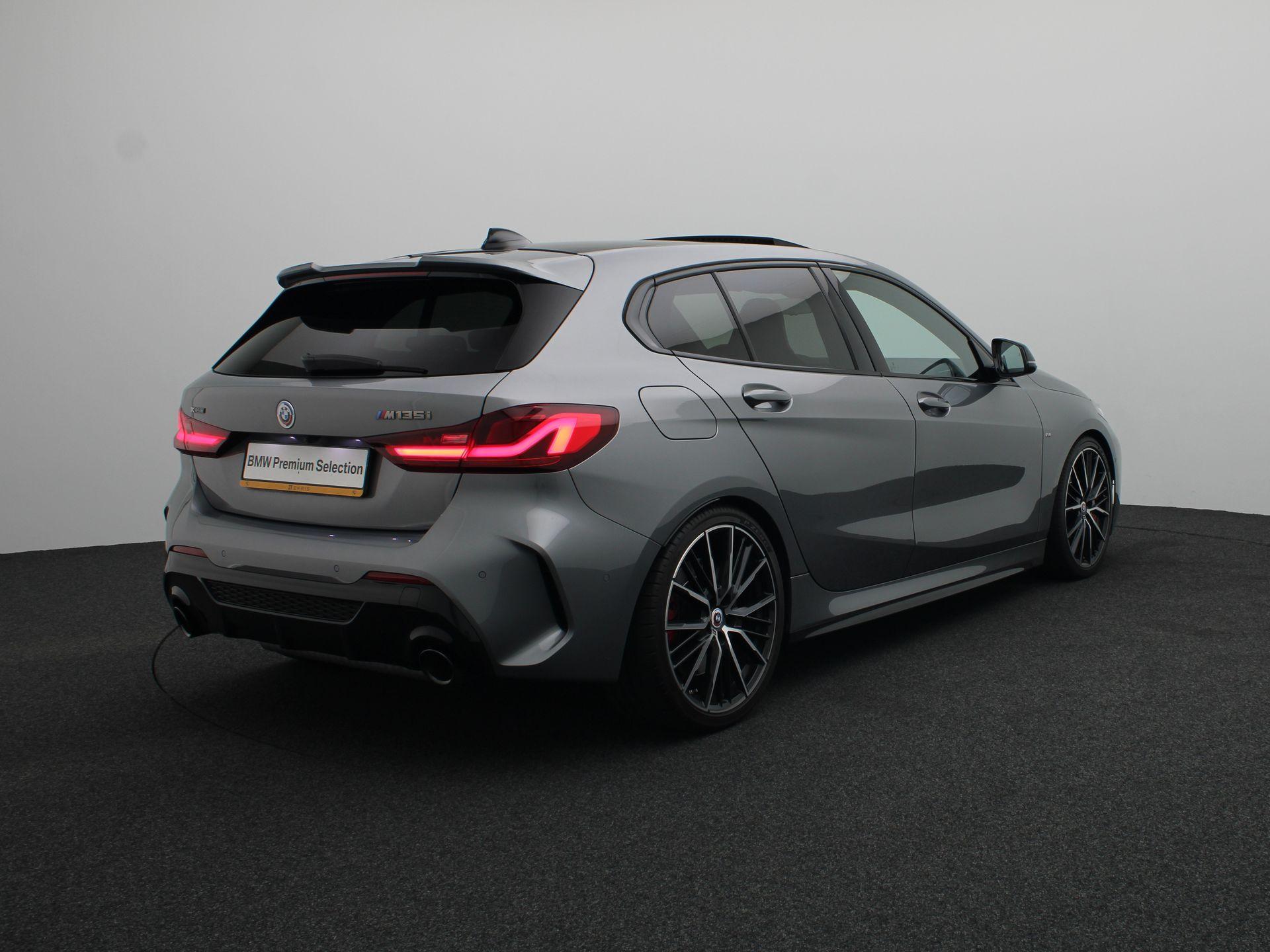 BMW 1 Serie 5-deurs M135i xDrive - Afbeelding 2