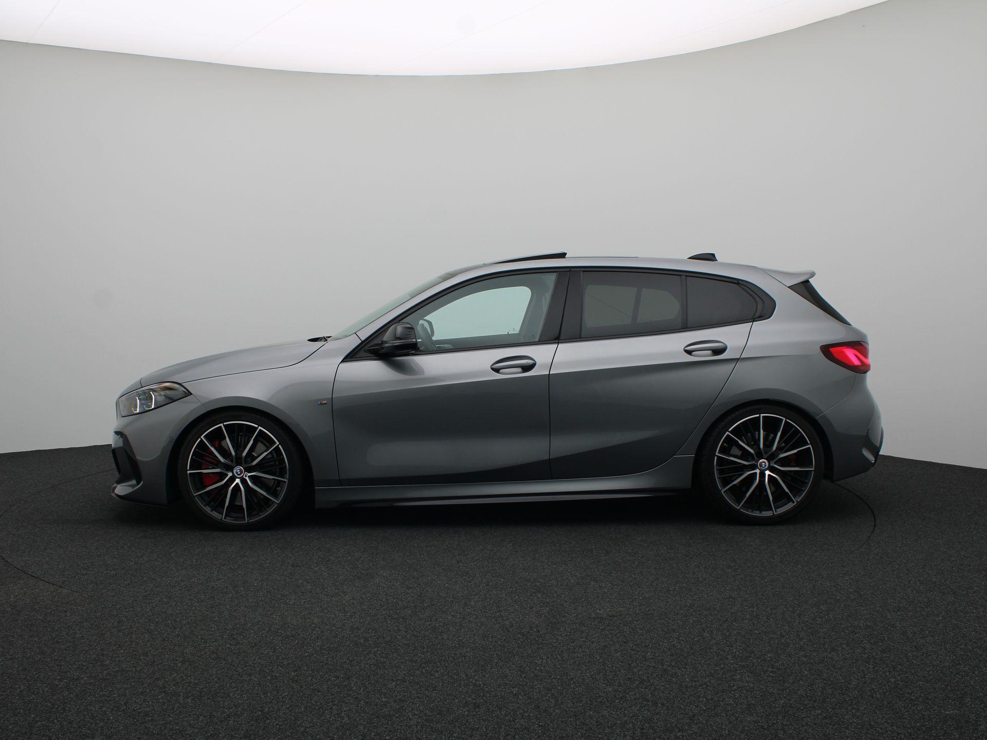 BMW 1 Serie 5-deurs M135i xDrive - Afbeelding 4