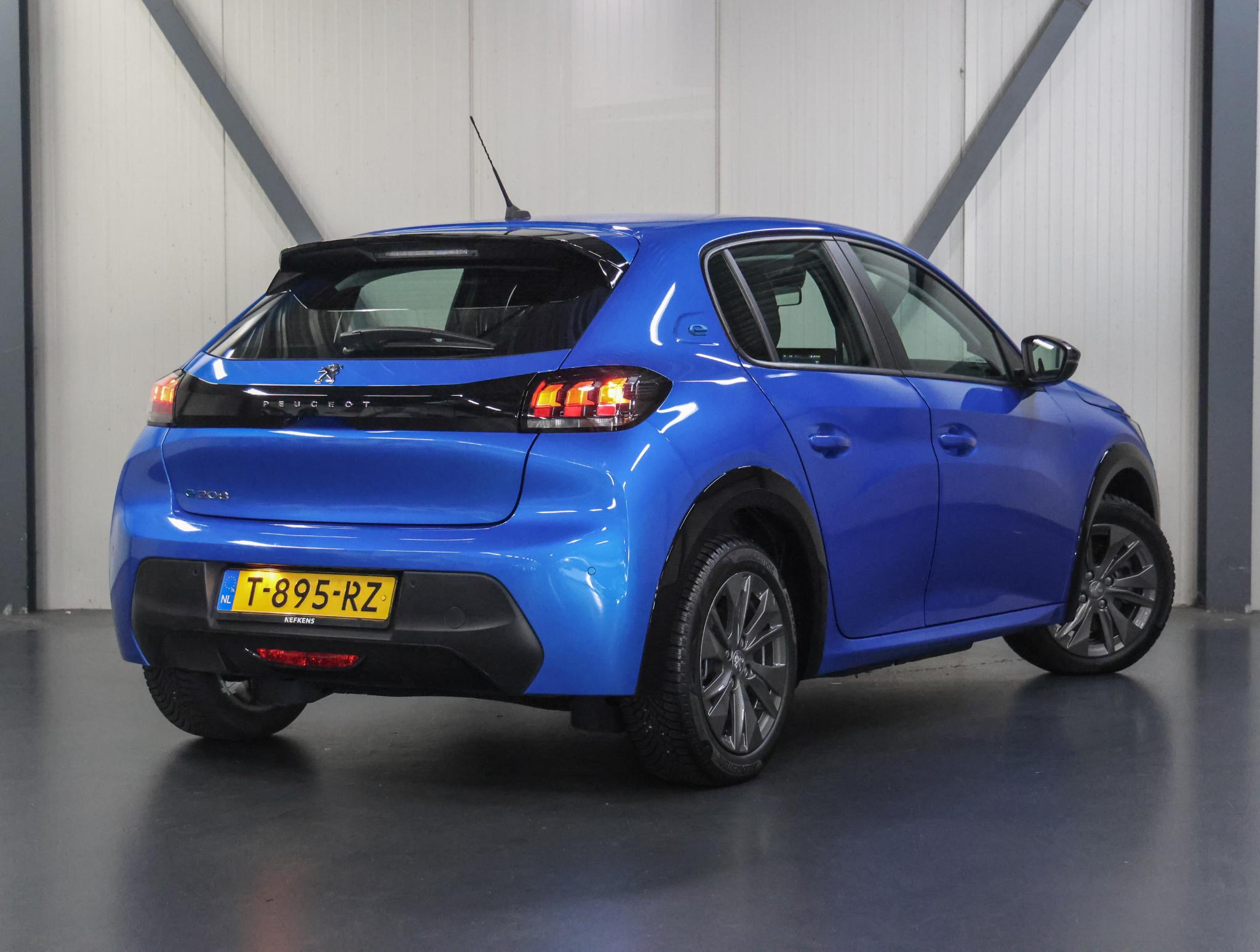 Peugeot e-208