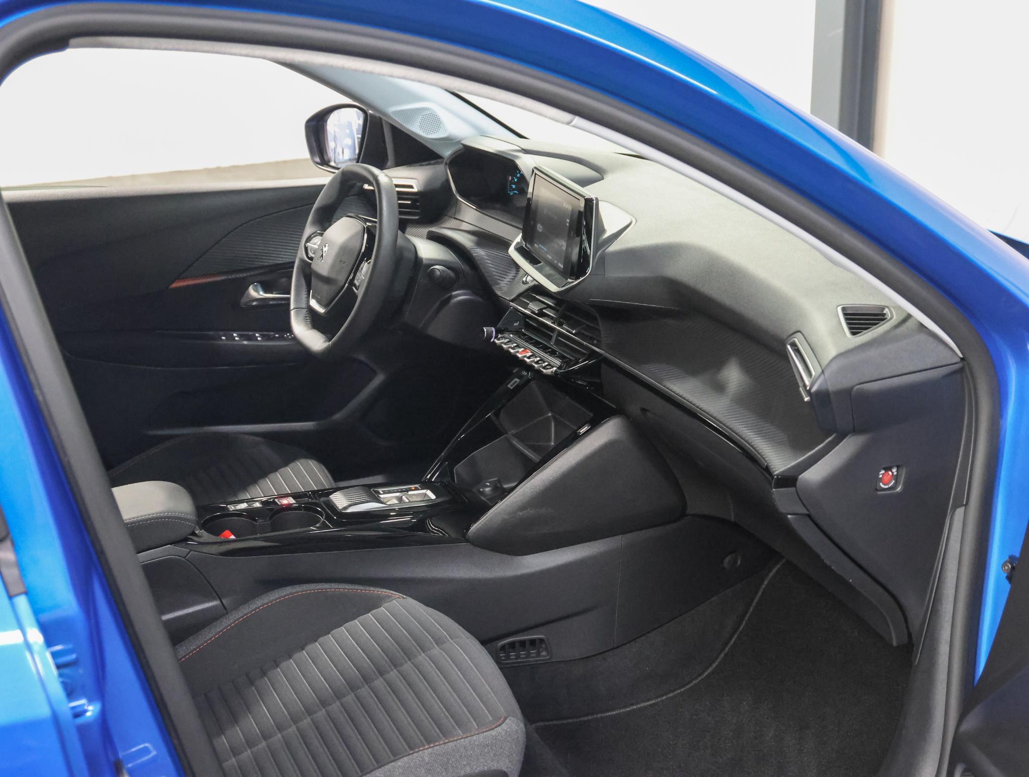 Peugeot e-208