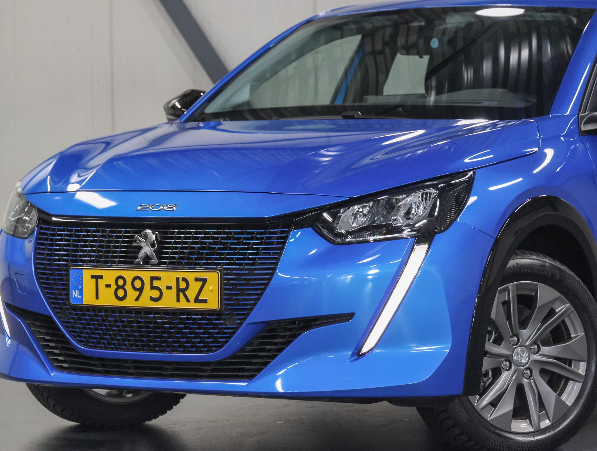 Peugeot e-208