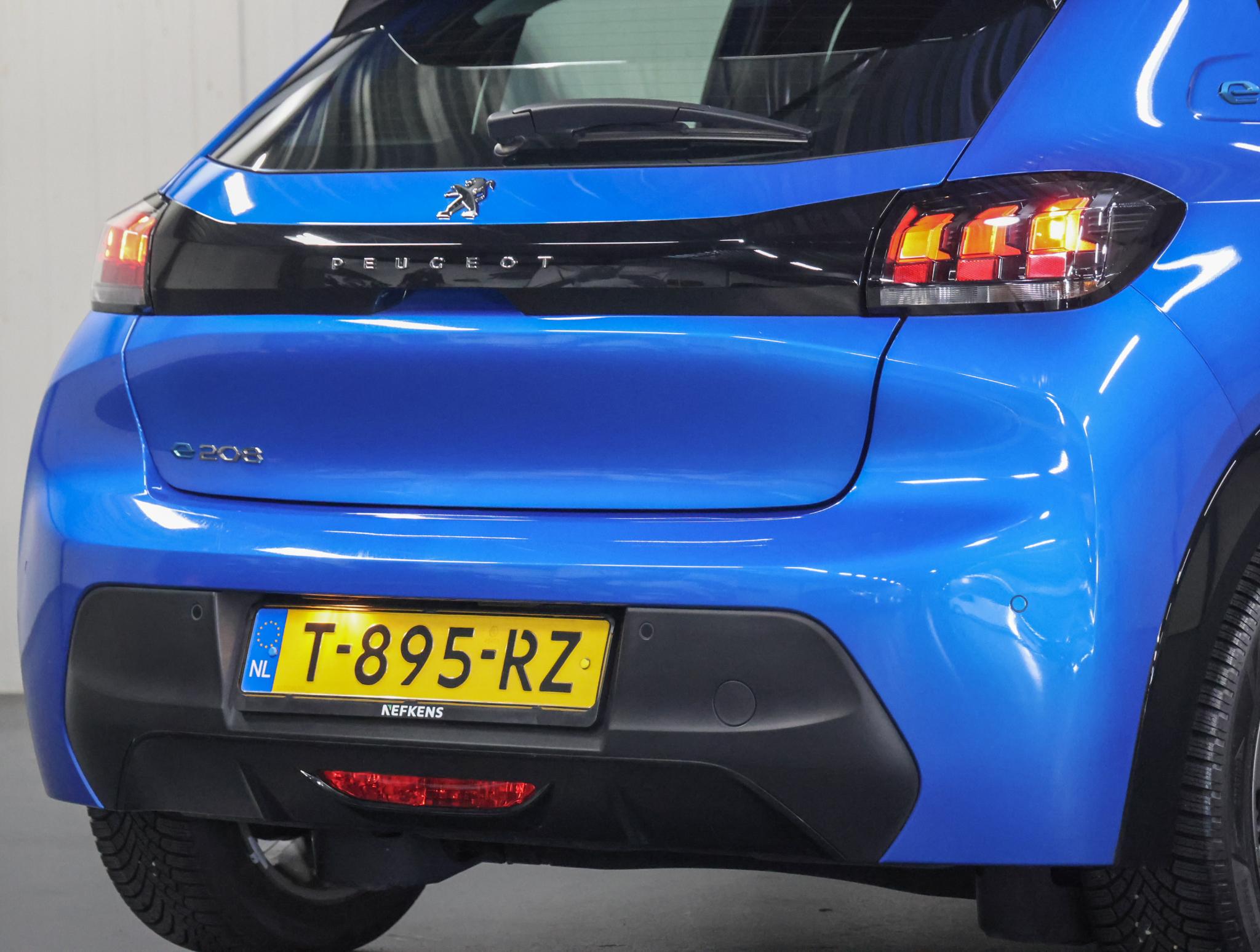 Peugeot e-208