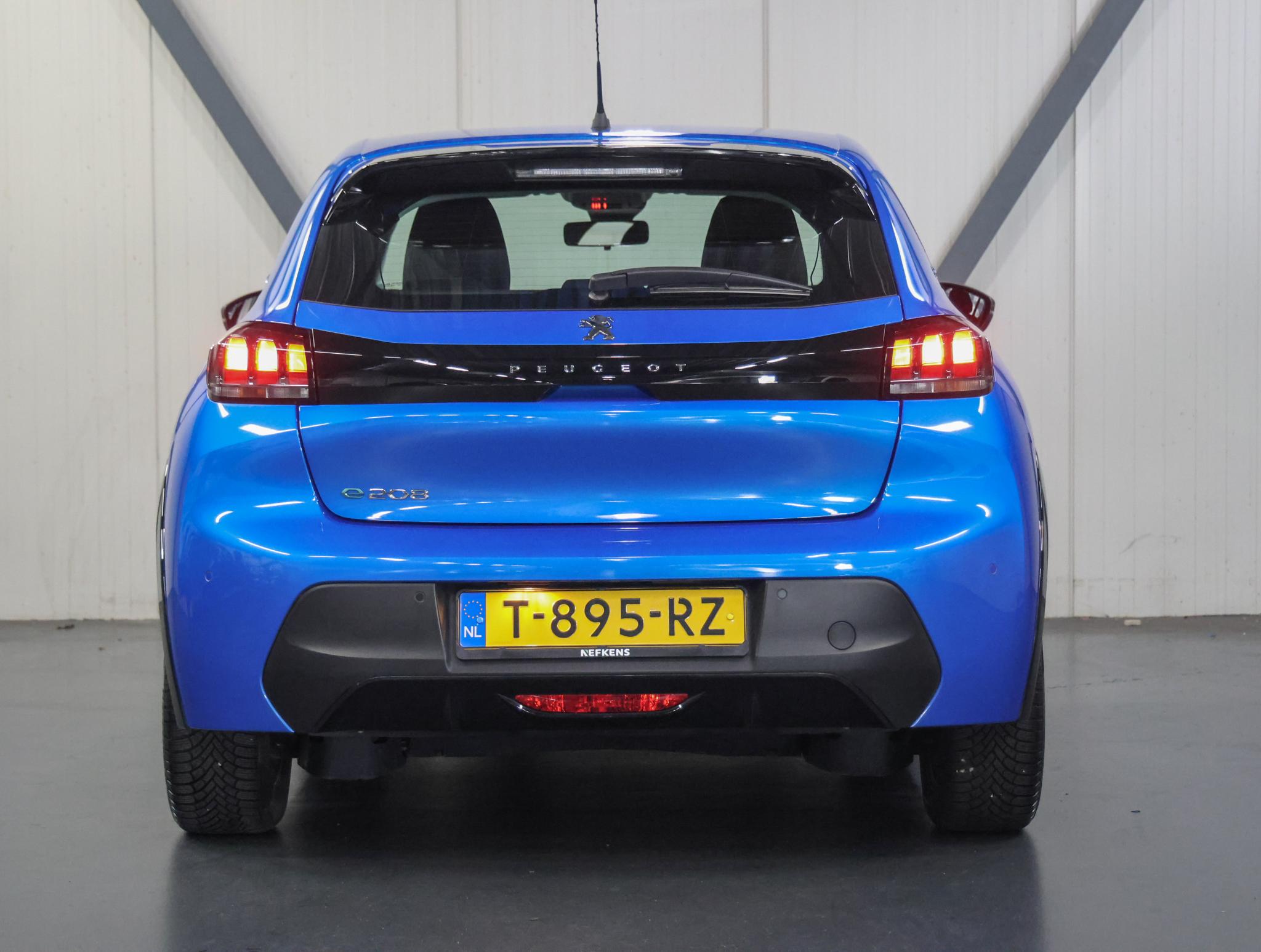 Peugeot e-208