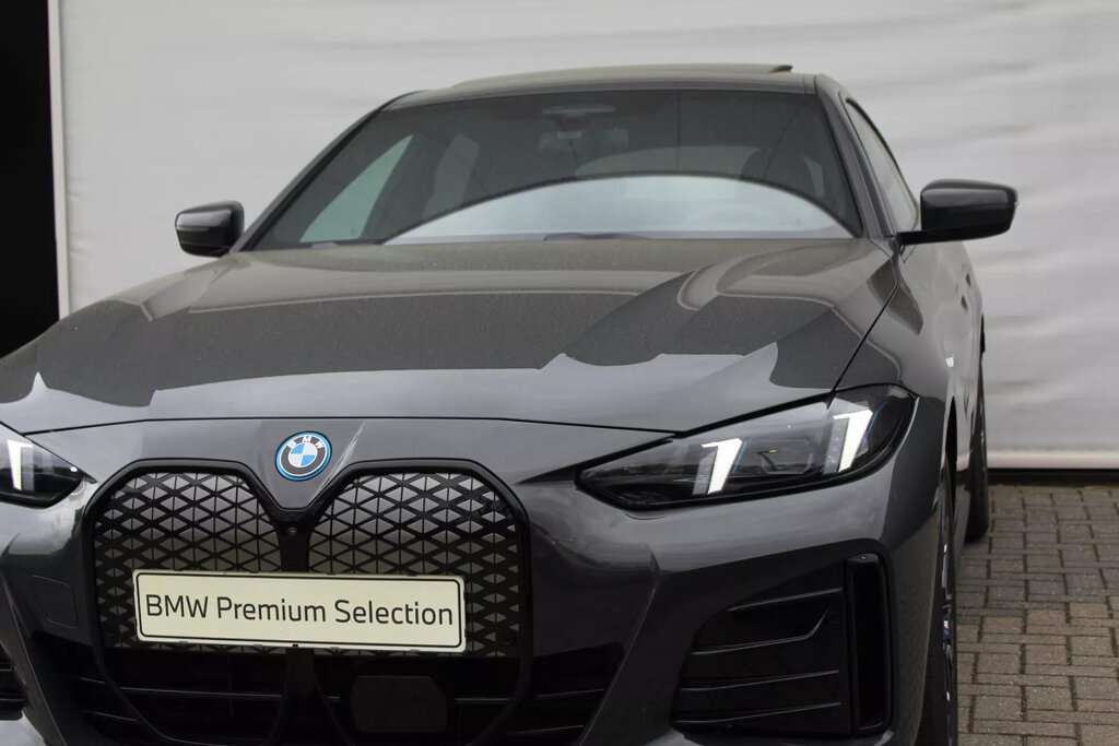BMW i4 12