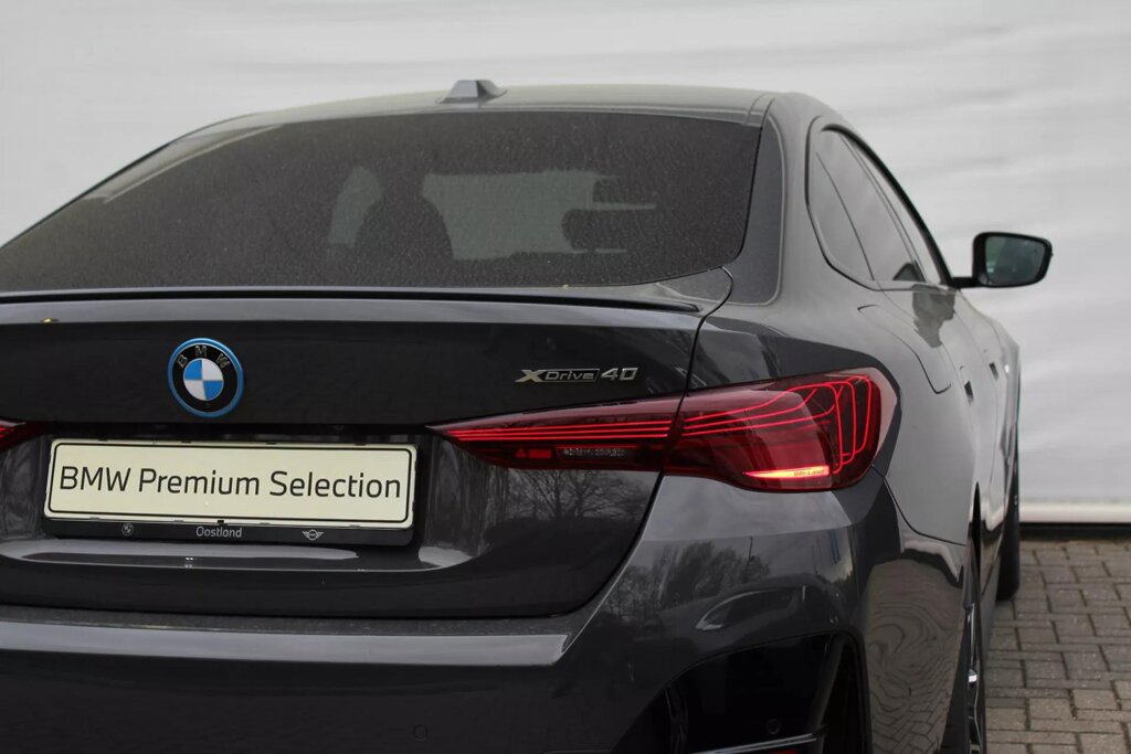 BMW i4 13