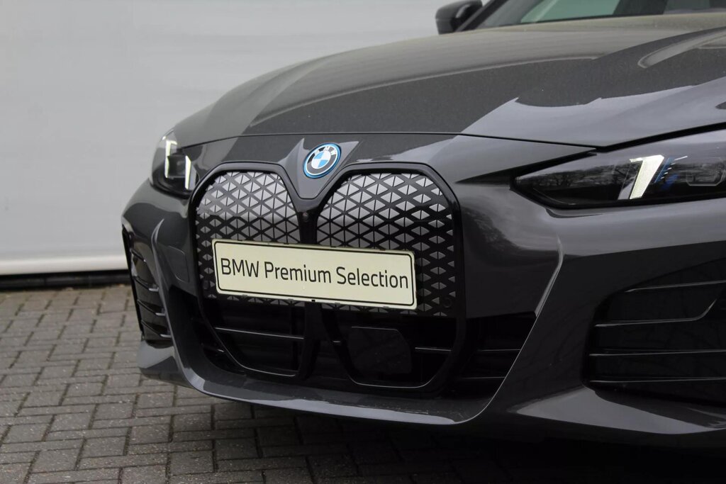 BMW i4 17