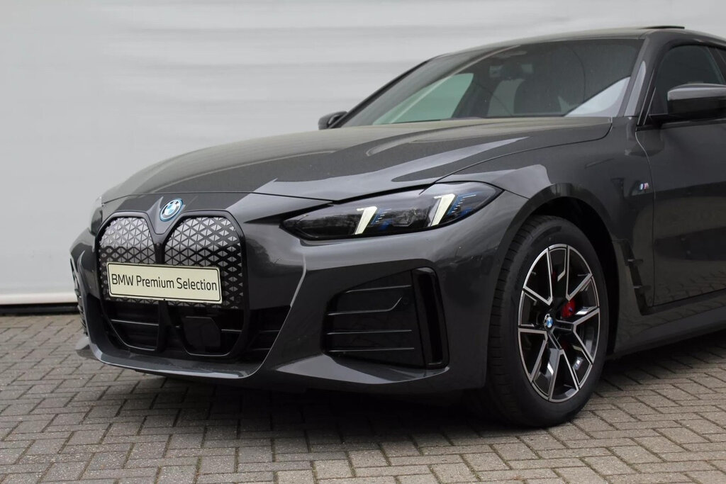 BMW i4 21